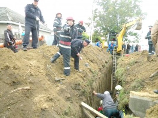 Acoperit de un mal de pământ în timp ce căuta fier